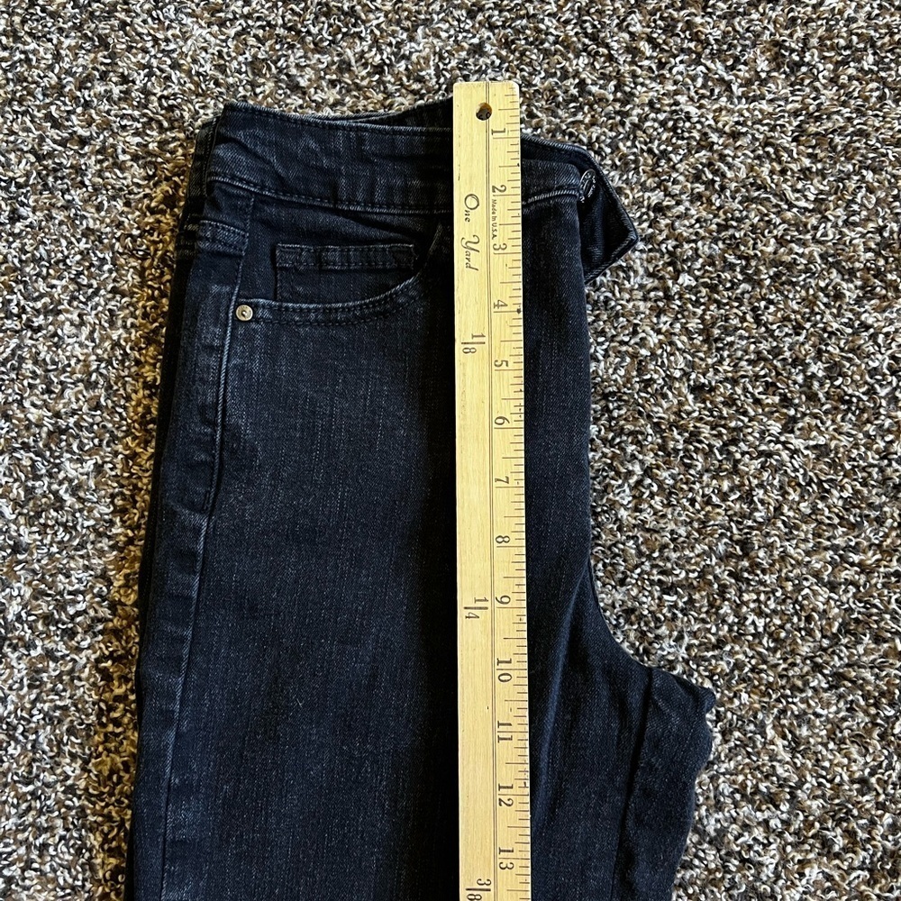 Black High-Waisted Jeans - Picture 7 of 8